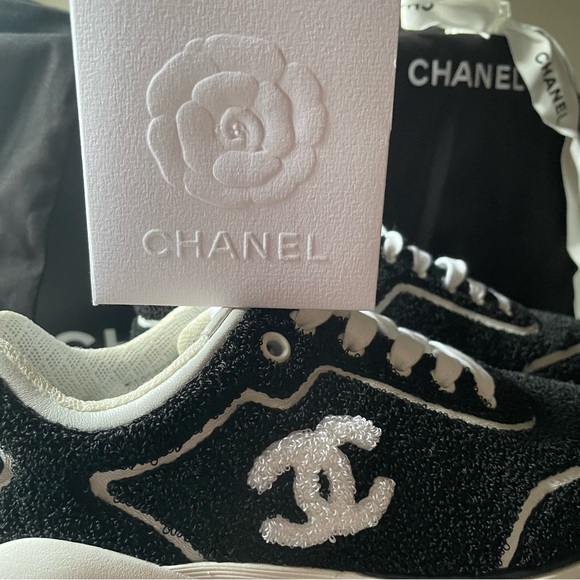 Chanel limited edition Sneakers -Embroidered Fabric & lambskin🤍New in Box 🖤 - Picture 6 of 14